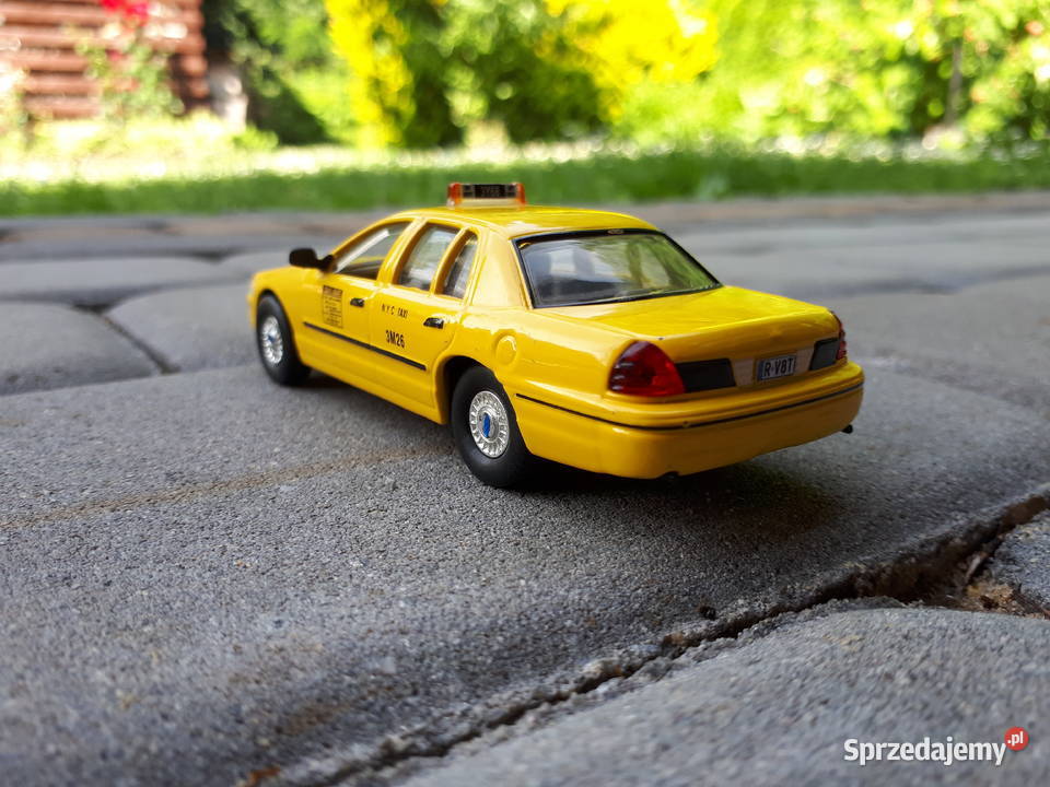 Ford Crown Victoria NYC Taxi 143 małe tablice Tywonia
