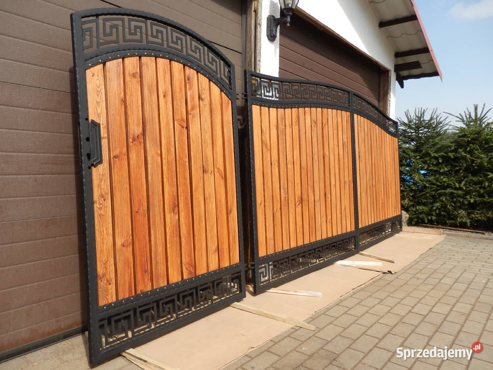 Brama 34 m dwuskrzydłowa kuta drewno łuk OCYNK