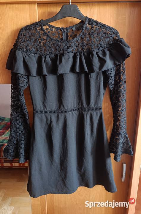 Elegancka czarna sukienka z falbanką czarny Zamość