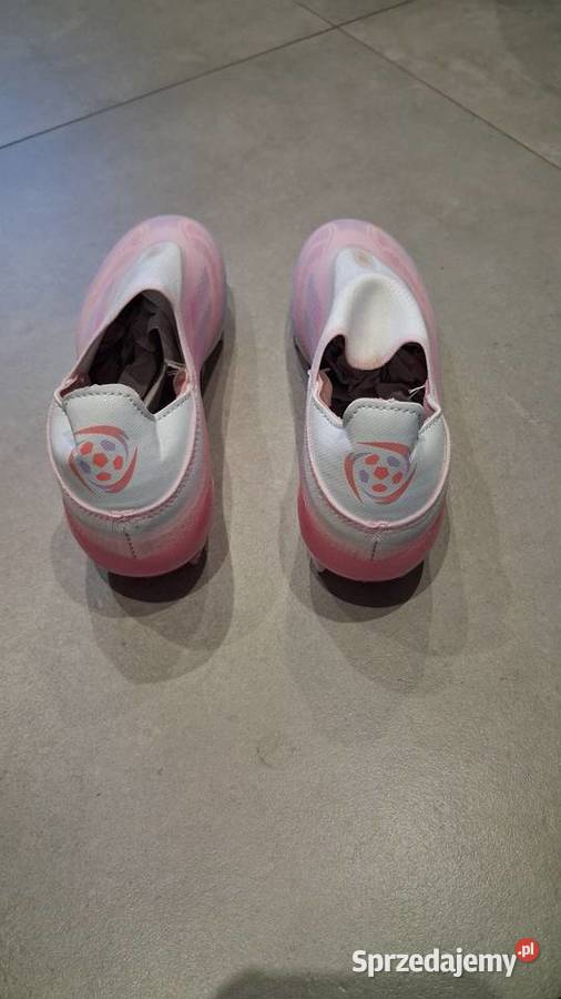 Korki do gry w piłkę nożną FS0 Ostrów Wielkopolski