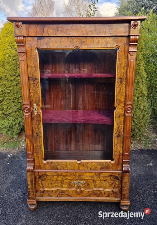 Piękna witryna orzechowa 9282 Szczecin