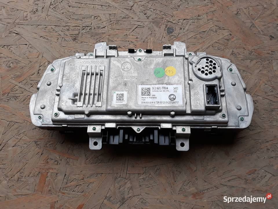 SKODA OCTAVIA IV 4 LICZNIK VIRTUAL ZEGARY LCD Międzychód