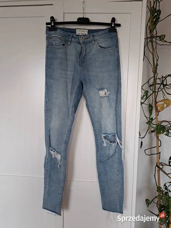 Jeansy z dziurami z Terranova modny casual S pomorskie Trąbki Wielkie