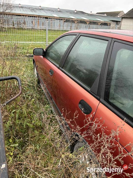 Volvo V40 18i benzyna 1999r Rok produkcji 1999 Racewo sprzedam