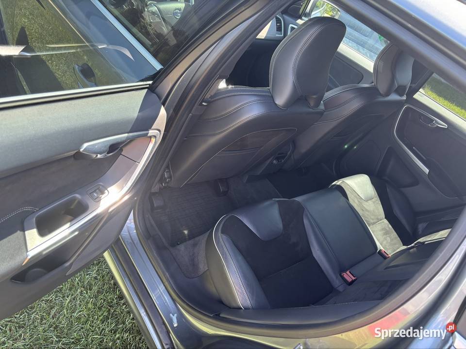 VOLVO XC60 24 D4 AWD R design 190KM świętokrzyskie Nietulisko Małe