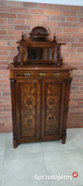 Piękna bieliźniarka eklektyczna antyk