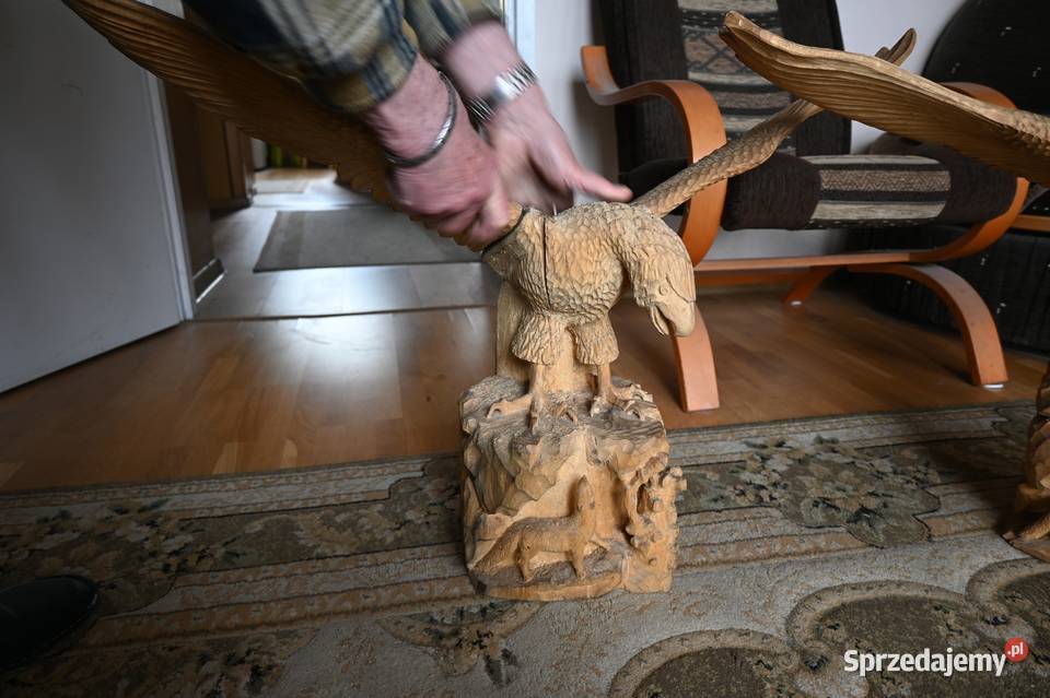 Rzeźby drewniane orły z rozpostartymi skrzydłami Kielce