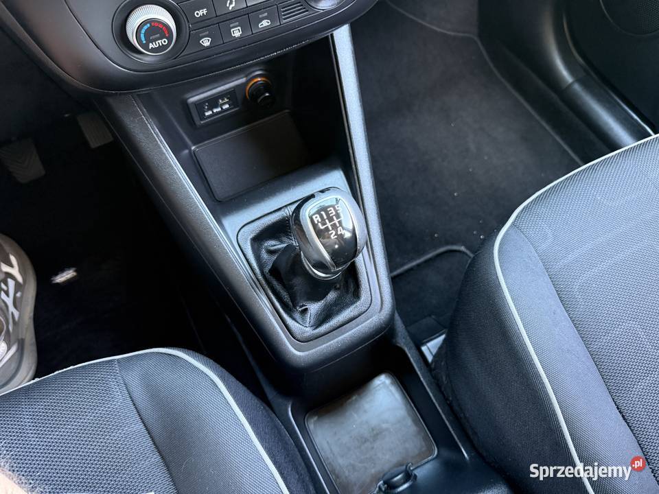 Kia Venga 14 BENZYNA Klimatronik Podgrzewane Konin