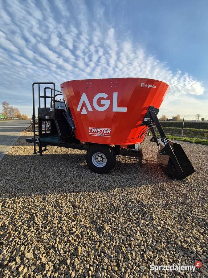 Wóz paszowy AGL 8m3 z tasmą z przodu paszowóz z Sierpc