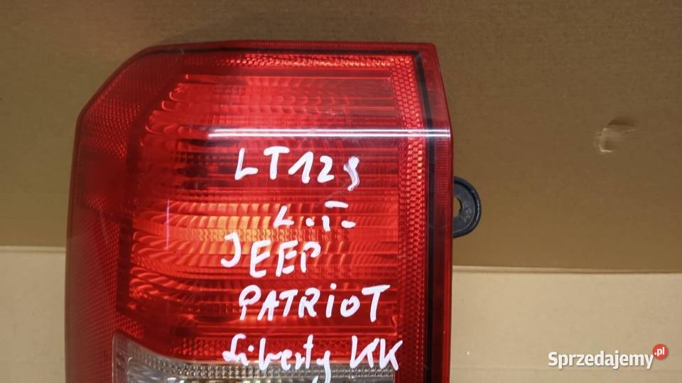 JEEP PATRIOT PK LAMPA TYŁ LEWA Zbierkowo