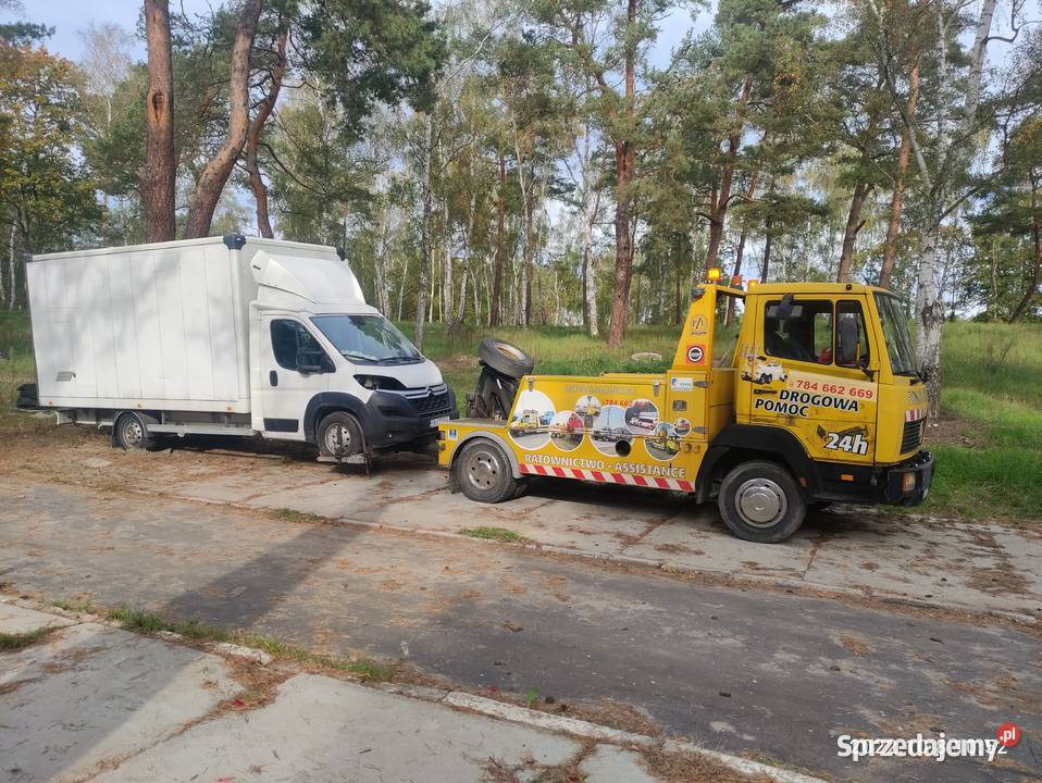 Mercedes 814 Holownik Pomoc Drogowa Laweta z Trąbki Małe