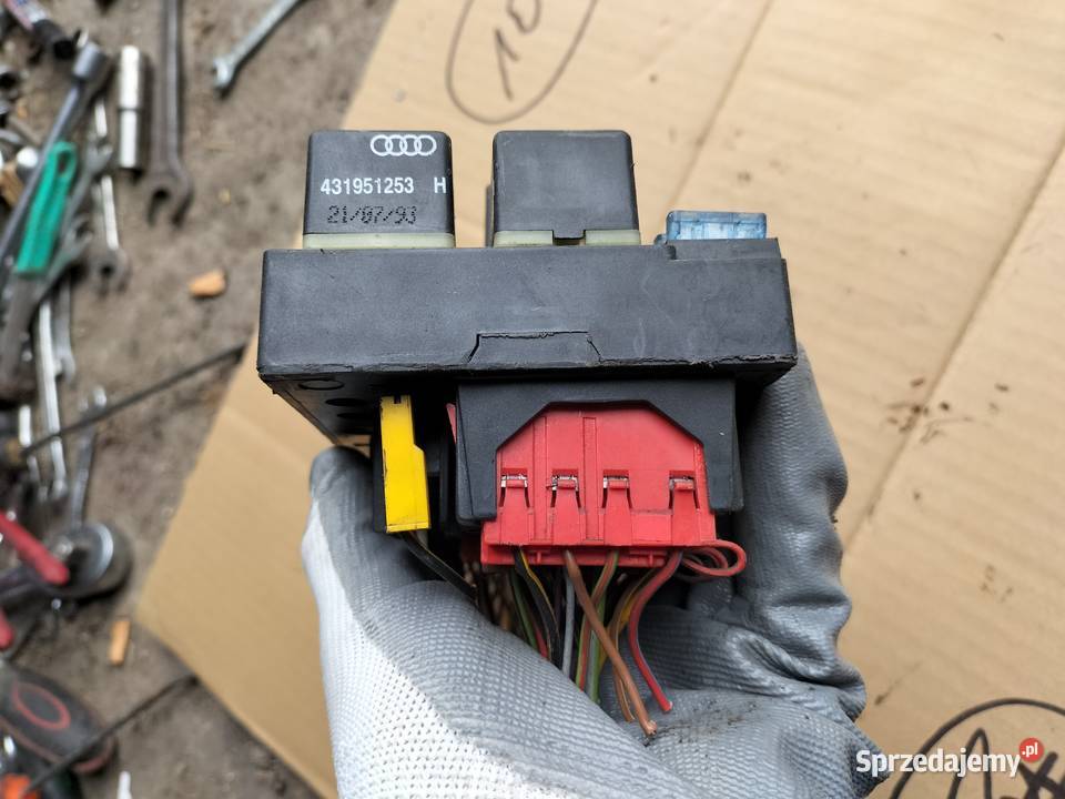 AUDI 80B3 80B4 GOLF 2 3 443941822B SKRZYNKA Pozostałe Kamień-Kolonia