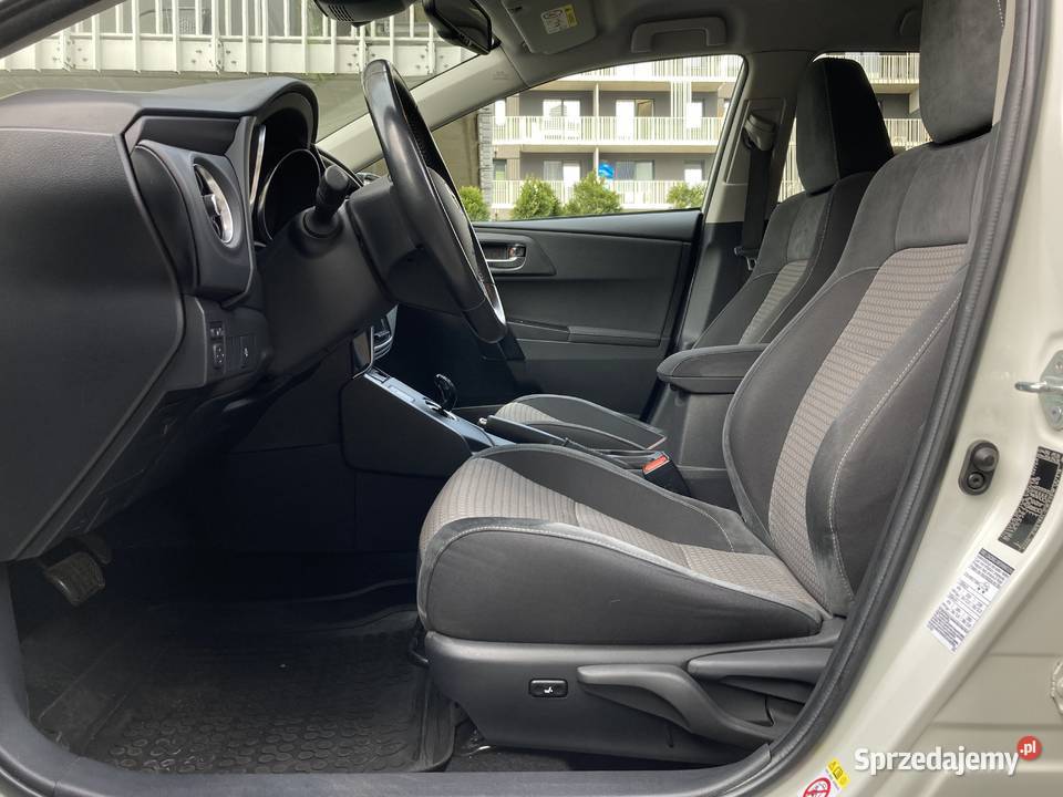 Toyota Auris Hybrid 135 Premium 1978cm3 Warszawa