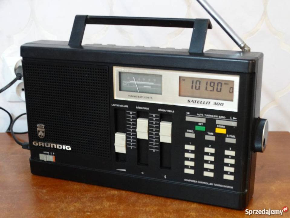 Grundig Satellit 300 radio globalne sprawne