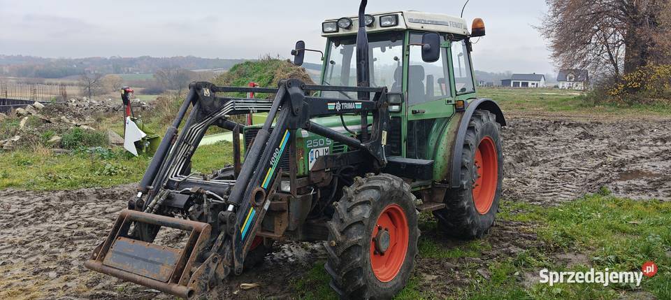 Fendt 250S z ładowaczem Kijany