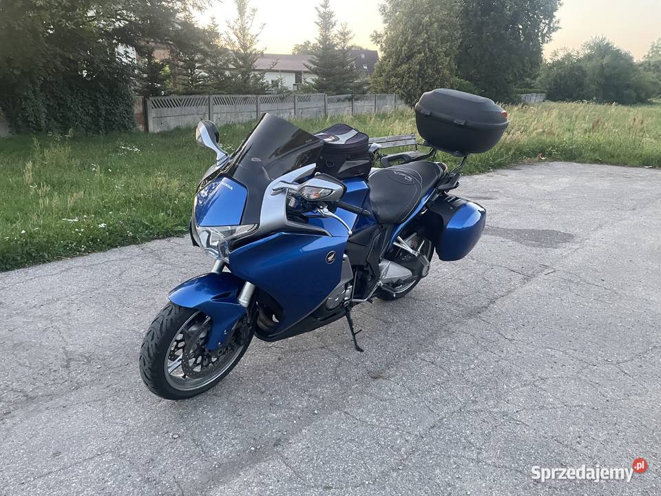 Honda VFR1200F 2010 dużym serwisie motocyklisty Rok produkcji 2010 Dąbrowa Górnicza sprzedam
