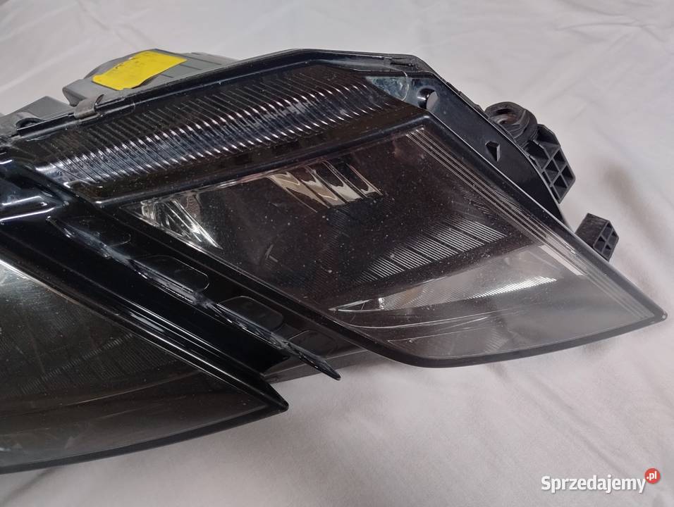 Reflektor przedni prawy Skoda Octavia 2018r śląskie
