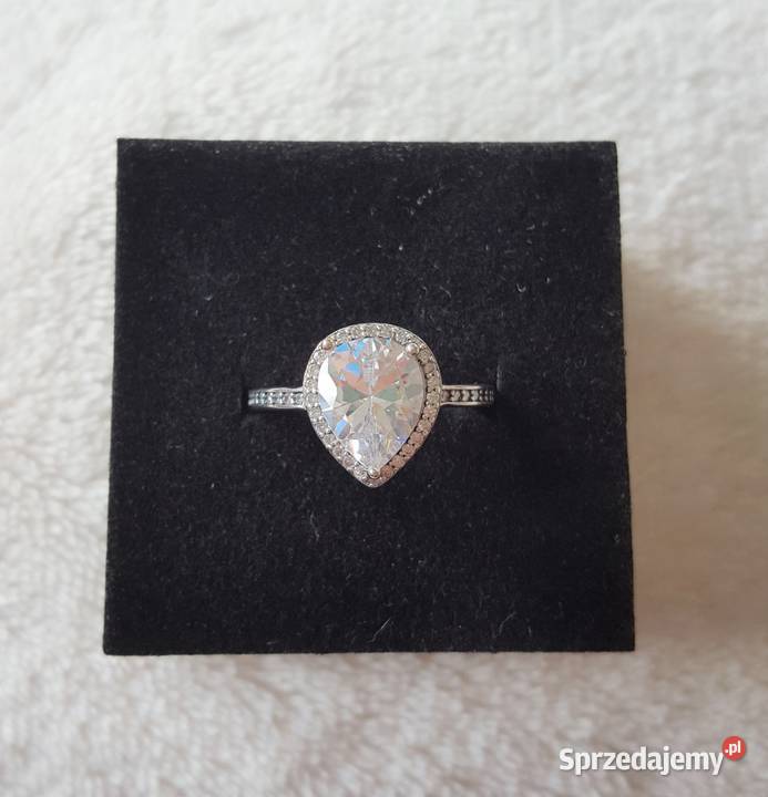 Nowy pierścionek srebrny srebro 925 kamień srebrne