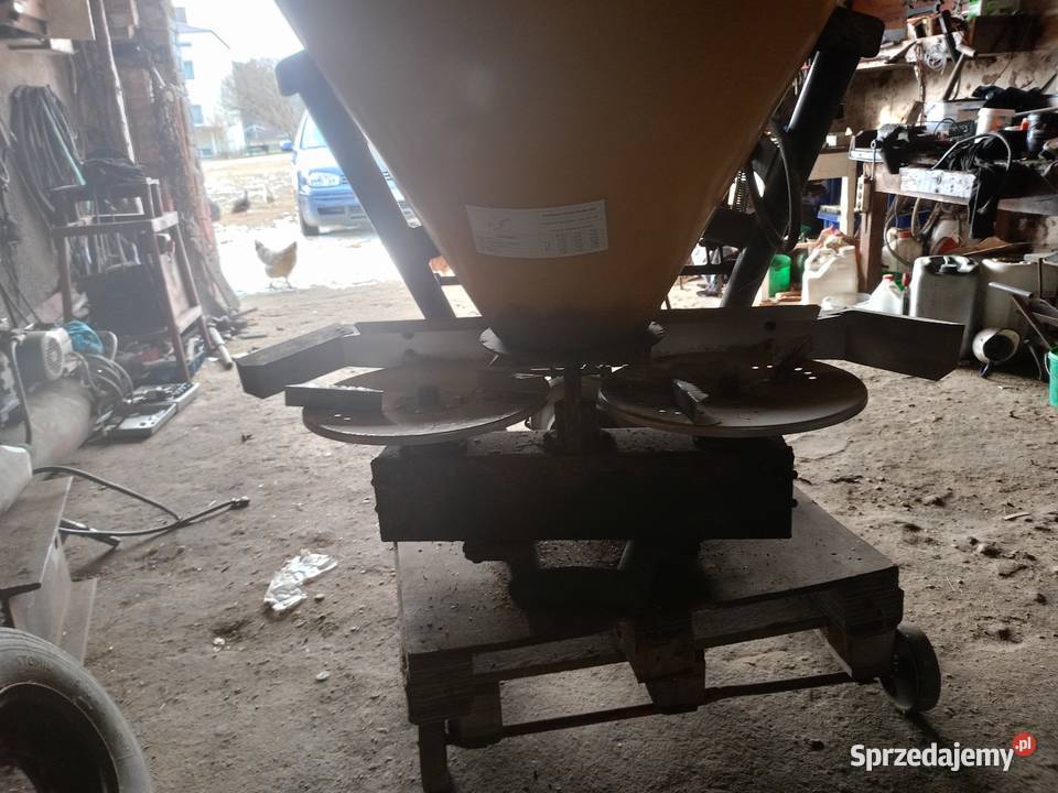 Rozsiewacz nawozu dwutalerzowy 500 l Prosna