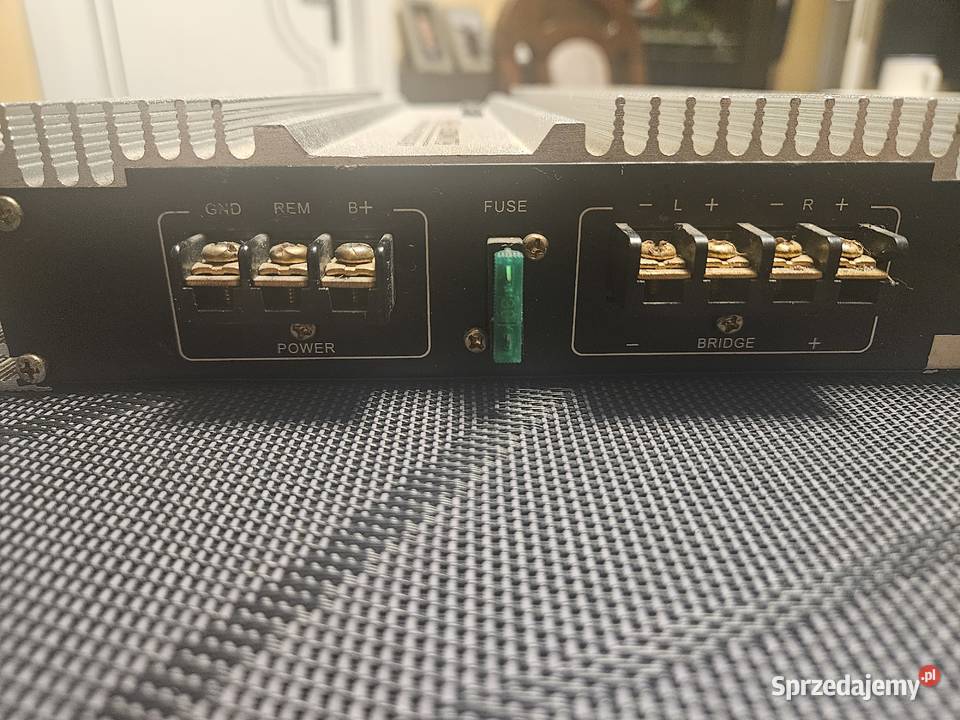 Wzmacniacz samochodowy 2x 300W Wzmacniacze Szczecin