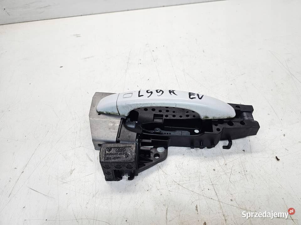 KLAMKA PRAWA AUDI A4 B8 A5 8T Q5 LS9R 8T0837886B Przystajń