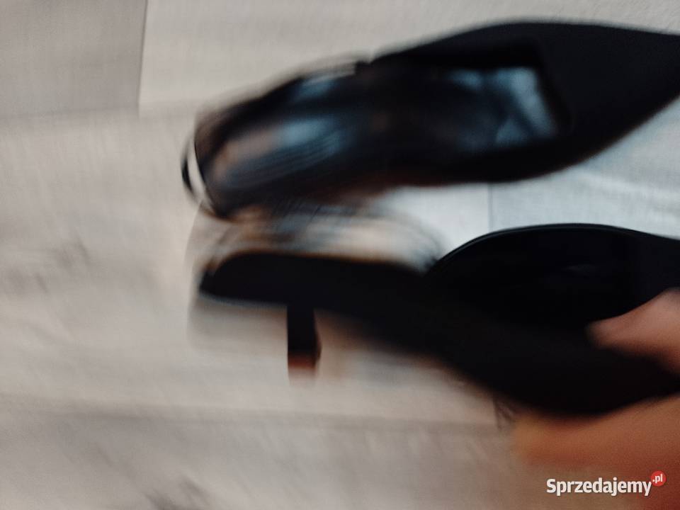 41 Czarne czółenka wieczorowe z odkrytą piętą Czółenka małopolskie Kraków sprzedam