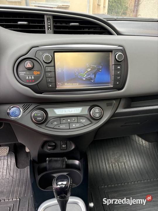 Toyota Yaris 2016r Hybryd 100 DynamicSmart Yaris