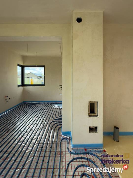 Dom piętrowy z 4sypialniami I przestrzeń i Głuchów