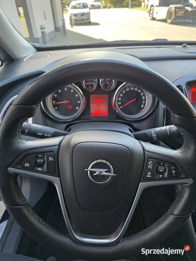Opel astra J 14 turbo 2010r igła Ładna