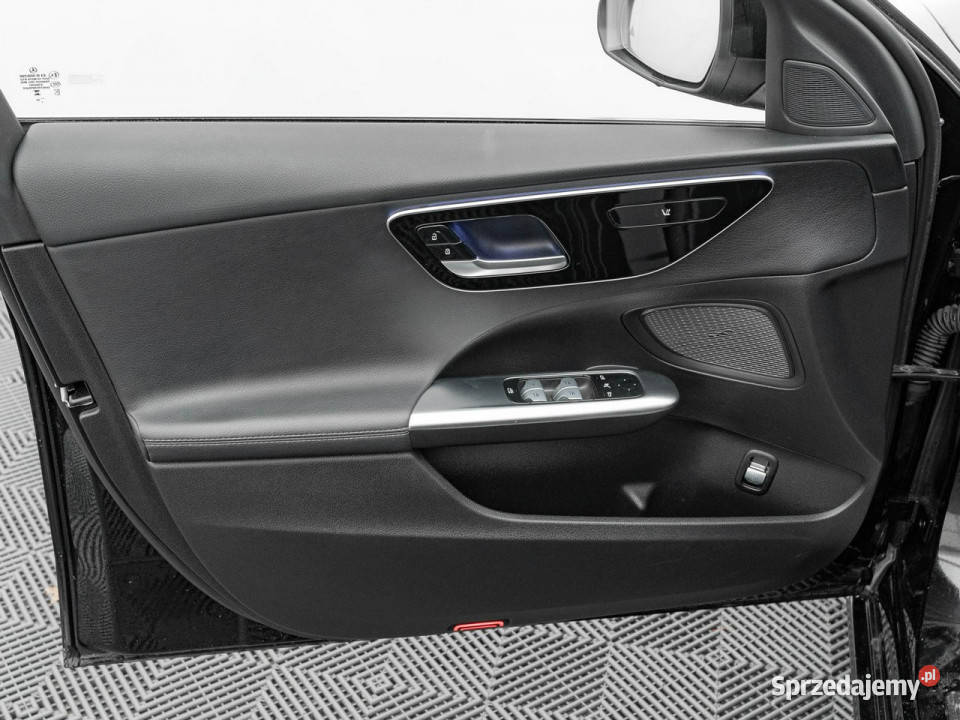 Mercedes C 180 GD8L034180 mHEV Avantgarde asystent pasa ruchu Gdańsk