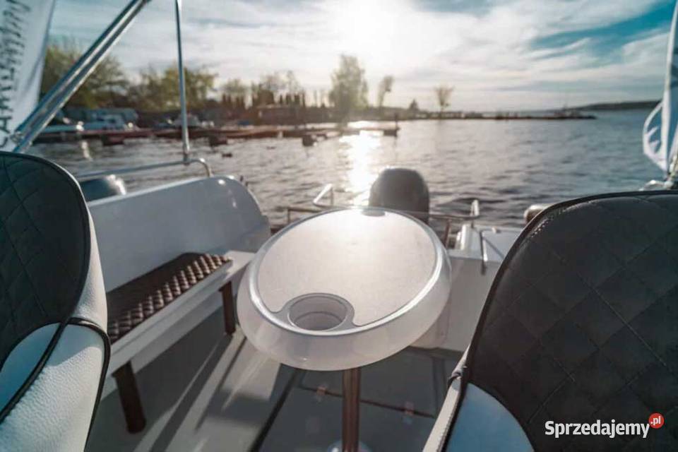 ŁÓDZ MOTOROWA KABINOWA 540 PILOTHOUSE z