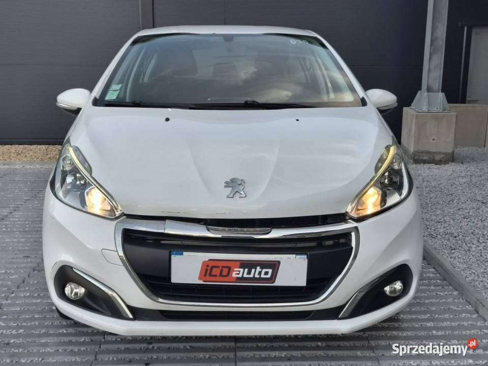 Peugeot 208 12 benzynka 82 oszczędny ładny KLIMA nieuszkodzony Peugeot Kęty