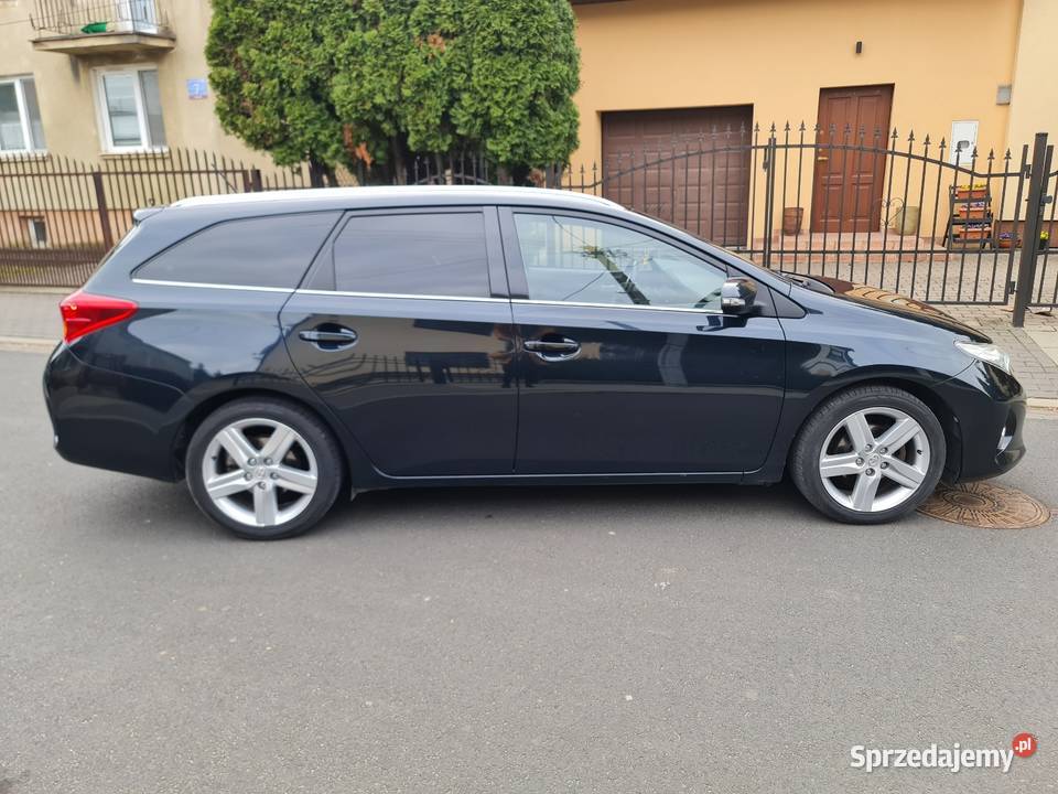 Toyota Auris kombi czarny