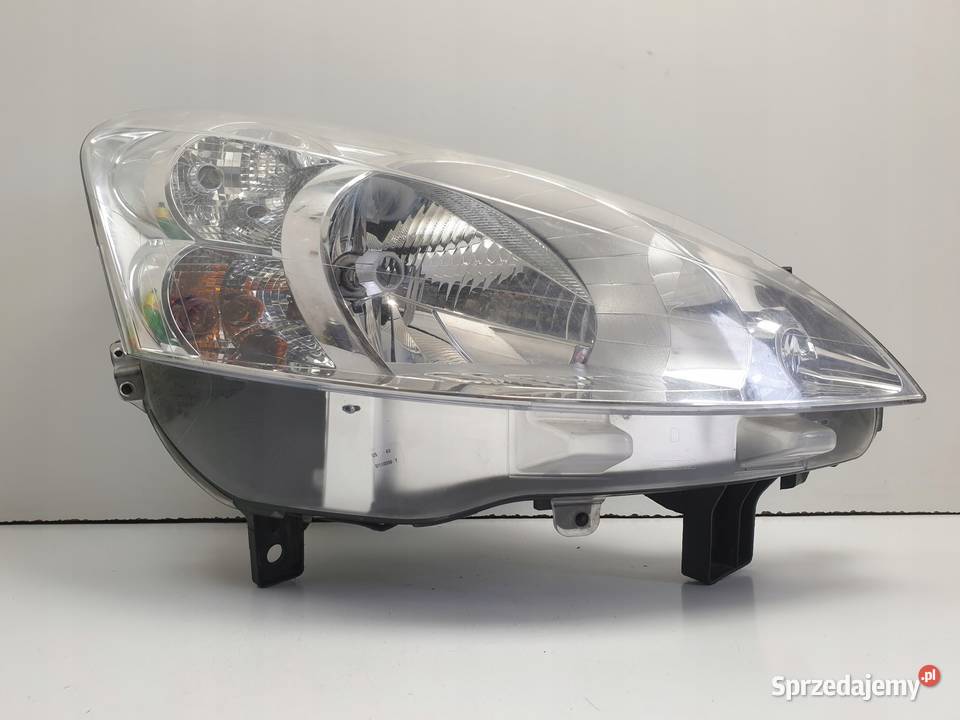 Peugeot Partner II PRZEDNIA LAMPA PRAWA przód Janów