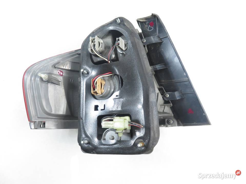 LAMPA PRAWA TYLNA SUBARU LEGACY IV 22020960