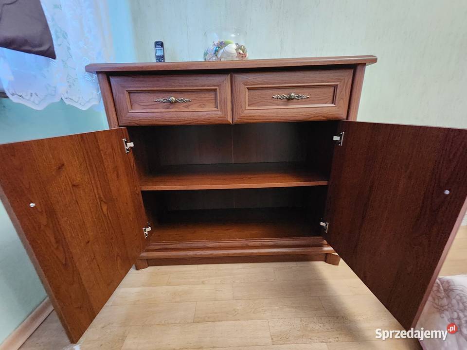 Komoda firmy Black Red White z 2 drzwiami i 2 świętokrzyskie