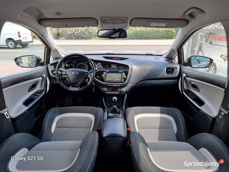 Kia Ceed 16 GDI 135 nawigacja kamera climatronic sprzedam