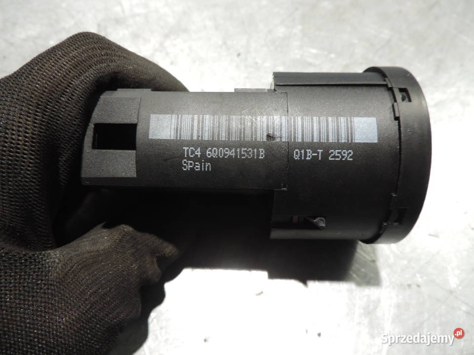 WŁĄCZNIK ŚWIATEŁ VW POLO IV 9N 6Q0941531B Rok produkcji 2004 sprzedam