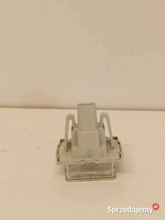 MERCEDES W205 LAMPKA TABLICY A2218200856