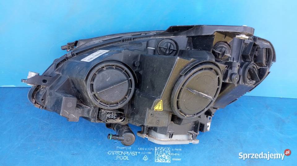 LAMPA PRAWY PRZÓD EUROPA XENON MERCEDES W204 C osobowe wielkopolskie Nowy Tomyśl