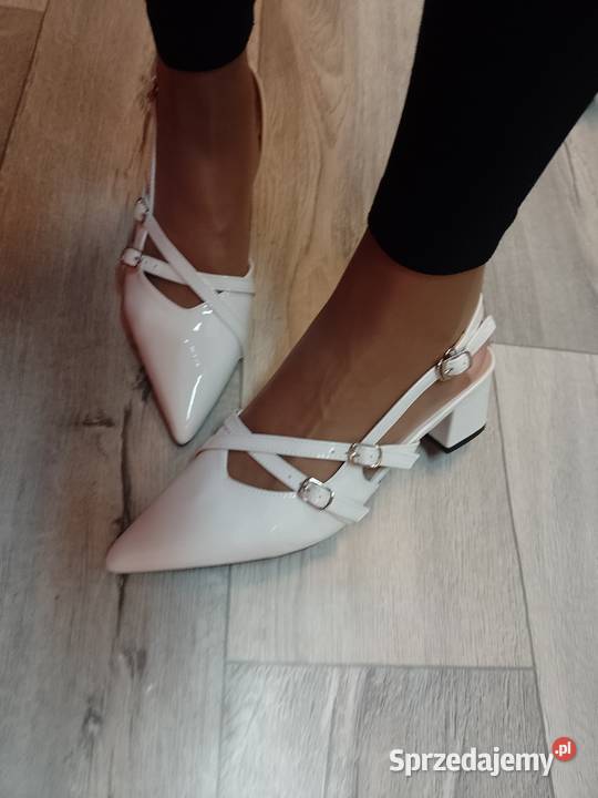 40 Białe czółenka wieczorowe z odkrytą piętą