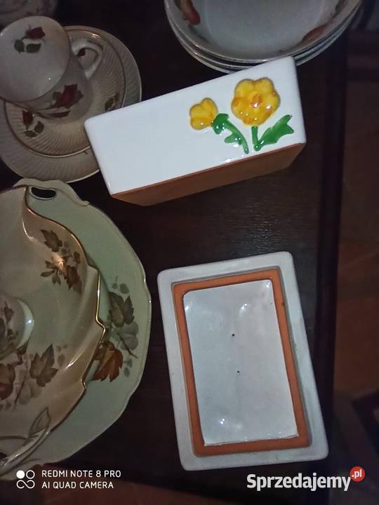 Puzdro z pokrywką żółte kwiatki