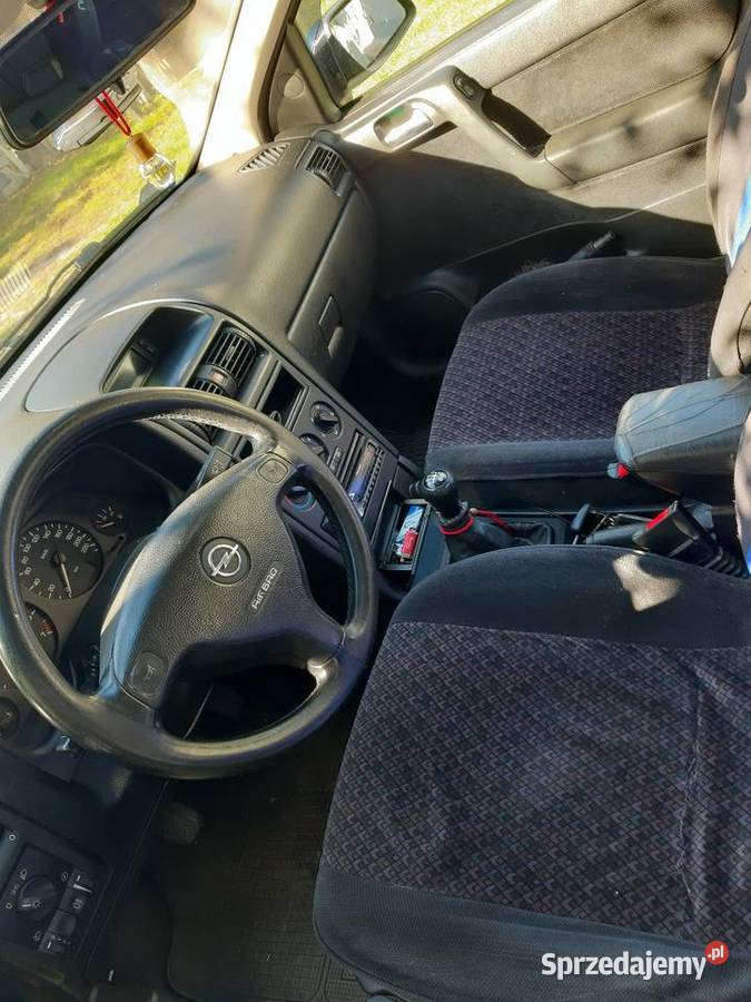 Opel astr 16 v8 LPG na 9lat NOWY ROZRZAD Chodel sprzedam