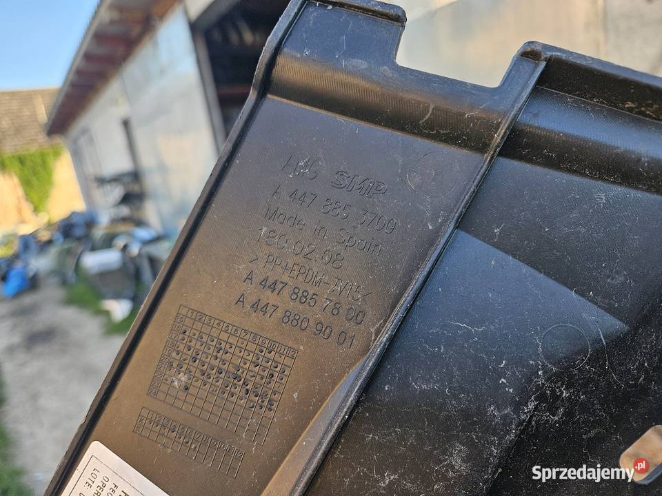 MERCEDES W447 VKLASA AMG ŚLIZG PRAWY ZDERZAKA osobowe