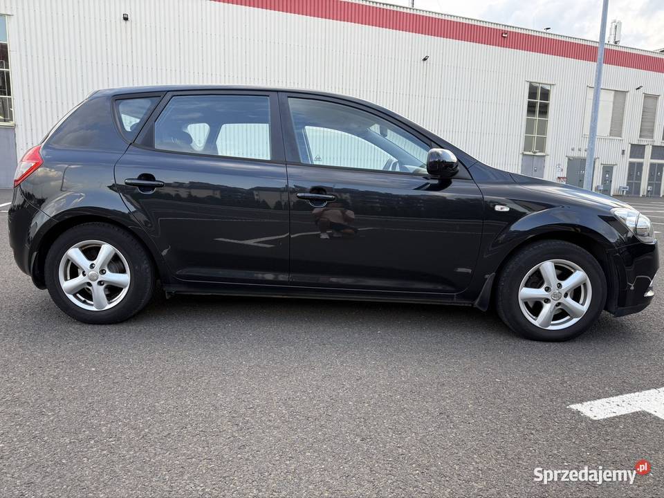Kia Ceed 14 2011 2 kpl kół ładny stan radio Warszawa sprzedam