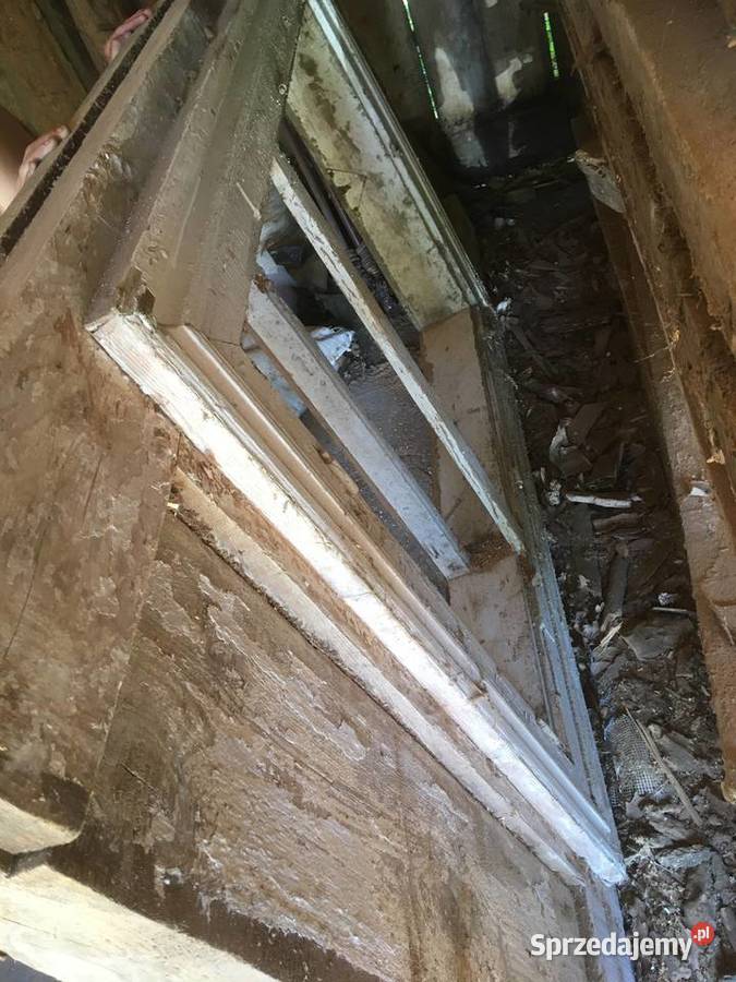 Stare okna drewniane z dużą ramą Brańszczyk