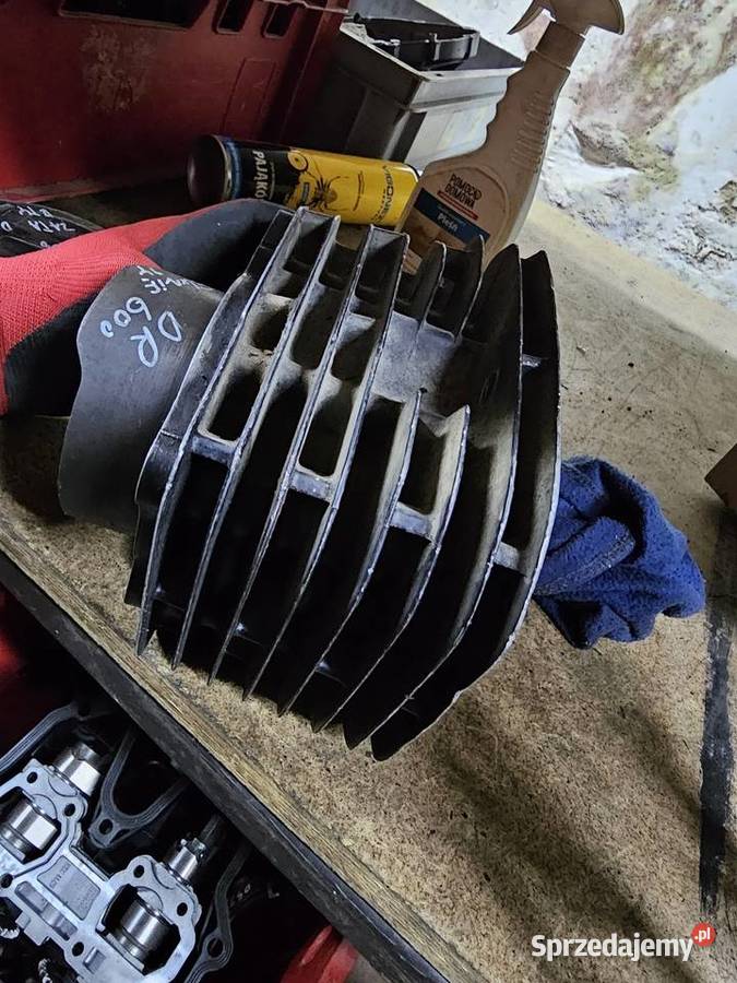 Suzuki DR 600 cylinder tłok tuleja dr 650 dr600