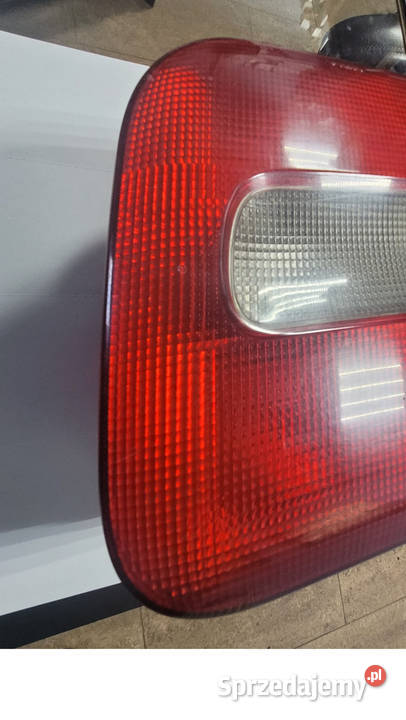 TYLNA PRAWA LAMPA KLAPY BAGAŻNIKA W KLAPE VOLVO Ruda Śląska