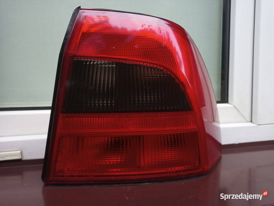Opel Vectra B FL LIFT lampa tył tylna prawa osobowe Lampy tylne
