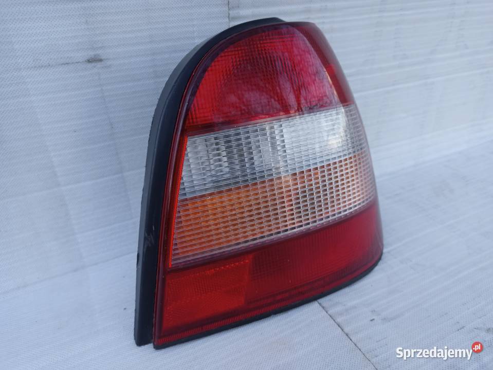 Nissan Sunny N14 lampa tył tylna prawa wkład Sieradz